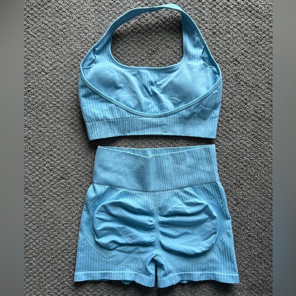 LIKE NEW Workout Set - Picture 4 of 10